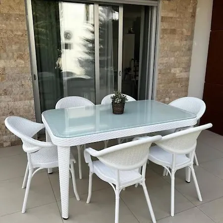 Villa Cesme'de Havuzlu Evde Konaklayin Çeşme
