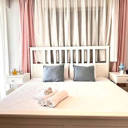 Cesme'de Havuzlu Evde Konaklayin * Çeşme