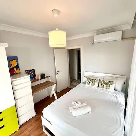 Villa Cesme'de Havuzlu Evde Konaklayin Çeşme