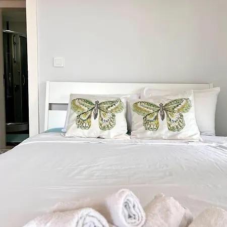 Cesme'de Havuzlu Evde Konaklayin * Çeşme