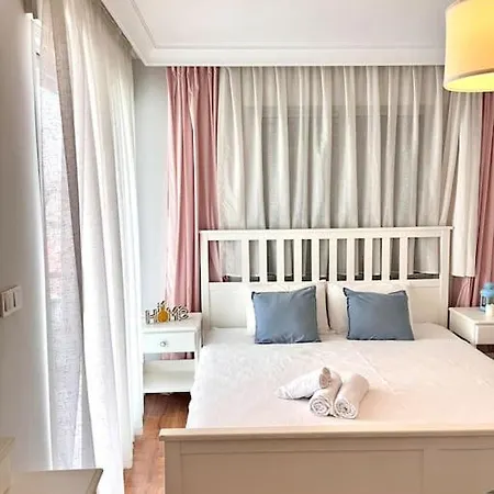 Villa Cesme'de Havuzlu Evde Konaklayin