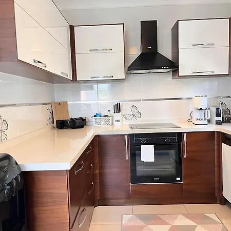 Cesme'de Havuzlu Evde Konaklayin Villa