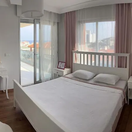 Villa Cesme'de Havuzlu Evde Konaklayin Çeşme
