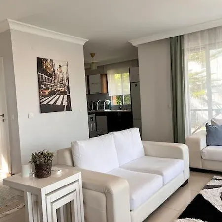 Cesme'de Havuzlu Evde Konaklayin ヴィラ *