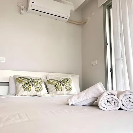 Cesme'de Havuzlu Evde Konaklayin Çeşme