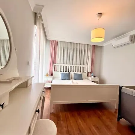 Cesme'de Havuzlu Evde Konaklayin Villa *