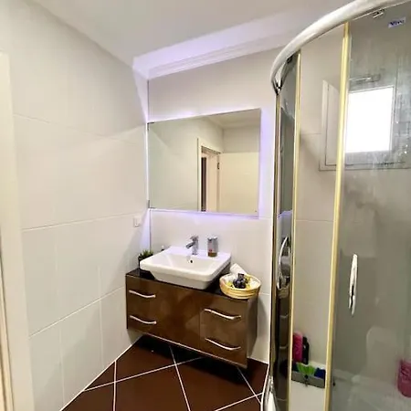 Cesme'de Havuzlu Evde Konaklayin Villa Çeşme