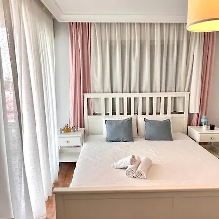 Cesme'de Havuzlu Evde Konaklayin Villa *
