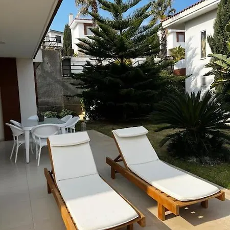 Cesme'de Havuzlu Evde Konaklayin Villa *